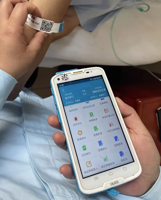 富立葉醫療版手持終端使用場景.png 富立葉醫療版手持終端使用場景.png